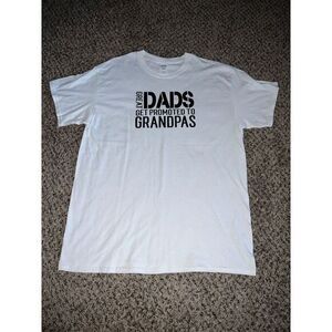 NWOT Gildan "Great Dads get promoted to grandpas" white Men's t-shirt size large